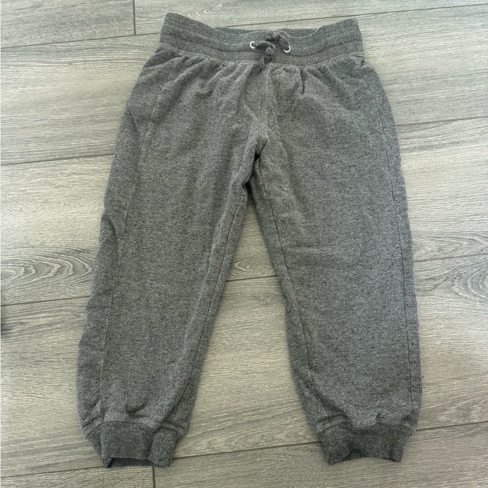 Alo capris. Size xs. Small fitted fit, almost like leggings.